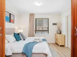 Spacious 1bdr Fast Wi-fi Near Rac Arena
