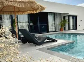 4BR Villa with Pool in Calatagan Batangas up to 16 Guests