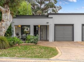 Lake View Villa، فندق في Lake Hume