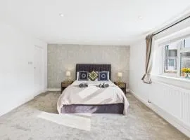 Central Guest Room - En-Suite Parking