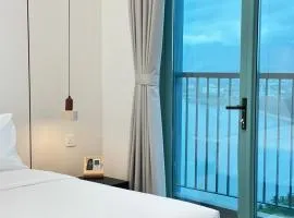 Deluxe 1BR Seaview and Mountain View with balcony