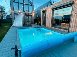 Namas su PRIVAČIU BASEINU, SAUNA IR KUBILU!