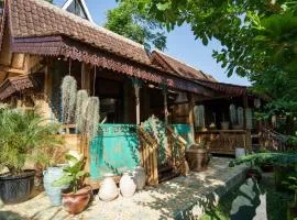 Tropical Traditional Indonesian Wooden Cottage - Beji Mas, Ubud