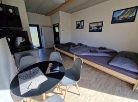 Moderní byt v Relax Vila Lipno u pláže Windy Point, hotel v destinaci Černá v Pošumaví
