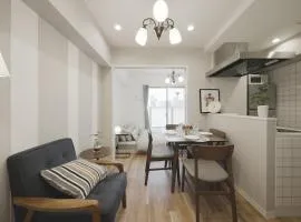 In the heart of Osaka City, with the large studio sunrise, you will have the best time for your trip