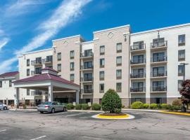 Comfort Suites Southpark, hotel v destinaci Colonial Heights