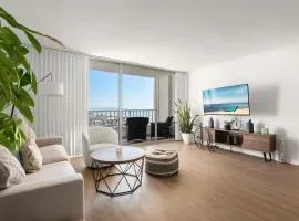 The violet-Santa Monica highrise beach front&view