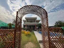GoBravo 11 - 6BHK Farm with Pool and Garden - Gurgaon