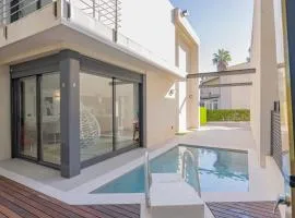 Villa PAM, ALYA Beach House with pool and Hot Tub