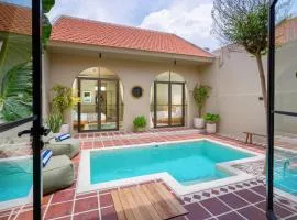 Stylish Luxurious 2-Bedroom Villa Near Echo Beach