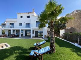 Villa Sophie. Alt standing, frente al club náutico, hotel en Girona