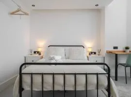 Private Kitchen & WM Work Desk Free Parking