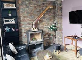 Charmante maison familiale, hotel i Lannion