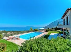 Villa Sunshine Elegant Villa with Breathtaking Sea Views