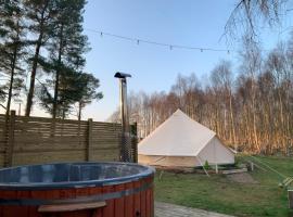 North Lodge Glamping, hotel com banheiras de hidromassagem em Carnwath