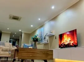 Serene harbour view escape