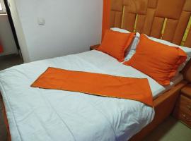 Hôtel Famigni, hotel u gradu 'Douala'