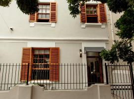 Double Story at 55, hotel v destinaci Graaff-Reinet