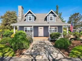 Whidbey Island Retreat - Oceanfront with Hot tub