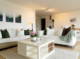 Apartment with exceptional view, hotel vicino alla spiaggia ad &Aring;lesund