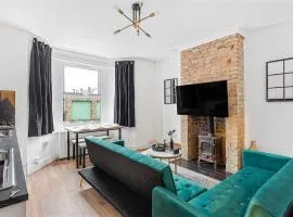 Cozy House Sleeps 8 With Free Parking