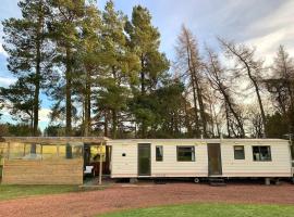 North Lodge Holiday Home, Hot Tub & Sauna, alojamiento con cocina en Carnwath