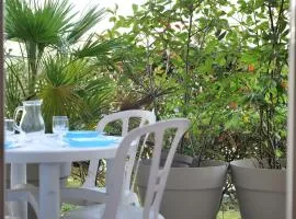 Appartement pour 2-4 personnes piscine commune et parking privatif