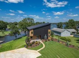 Lake Front Modern Mansion On Lake Oconee