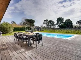 Maison d'architecte, piscine, au coeur des vignes