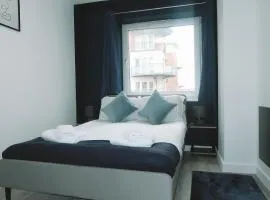 Refurbished Apartment 2 bath 2 bedroom WLift!