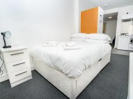 Central Coventry Budget Studio with Kitchen