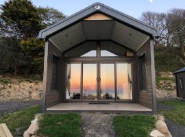 POD1 Family Glamping with seaview & Wi-Fi, hotel v destinaci Llwyngwril