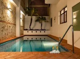 Luxury Apartment Private Pool & Rooftop Jacuzzi