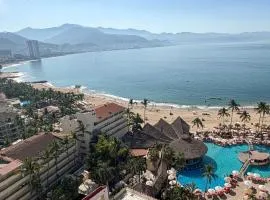 Amazing Ocean View! Access to the pool & the beach