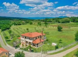 Apartment Solitude- Luxury retreat surrounded by nature near Labin