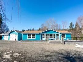 3BR Pet Friendly Home with Hot Tub and 12 mins to Cle Elum River