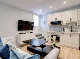 Casa Hotel Stylish Suite with Patio in Leslieville