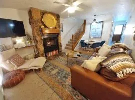 Valley Condo 108 - Skye Retreat - Creekside - Pet Friendly - WiFi - Hot Tub - Fireplace - Washer - Dryer - Playground
