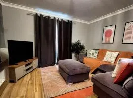 Cozy 3-Bed House Near Fosse Park with Parking