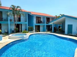 Pineapple Condo At Villa Riviera, hotel v destinaci Coco