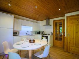 Fern Gully Lodge with Hot Tub - Spa Resort - Devon, hotel in Chudleigh