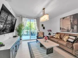 Lux 2BR City-View Retreat in Hollywood, 2nd Floor