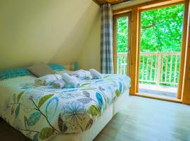 Fern Gully Lodge with Hot Tub - Spa Resort - Devon, Hotel in Chudleigh