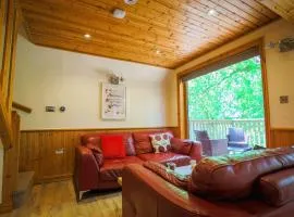 Fern Gully Lodge with Hot Tub - Spa Resort - Devon