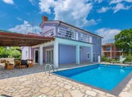 Villa Sandra, a beautiful villa with sea view and a pool
