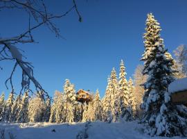 Far&aring;sen Luxury Treetop Cabin - Sleep Among the Trees, chal&eacute; alpino em Ringsaker