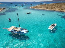 Captain Manolis - Greek Traditional Wooden Boat, Hotel in Piso Livadi