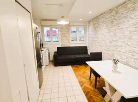 Mini-studio avec kitchenette OU chambre confort avec frigo et TV - Parking en option sur résa !