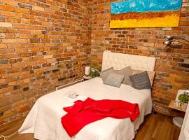 Fitzroy- Private rooms 2-4 guest #GuestHouse #AusGP #DirectTram #F1, hotel v Melbourne