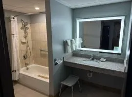 AmericInn by Wyndham Woodstock IL